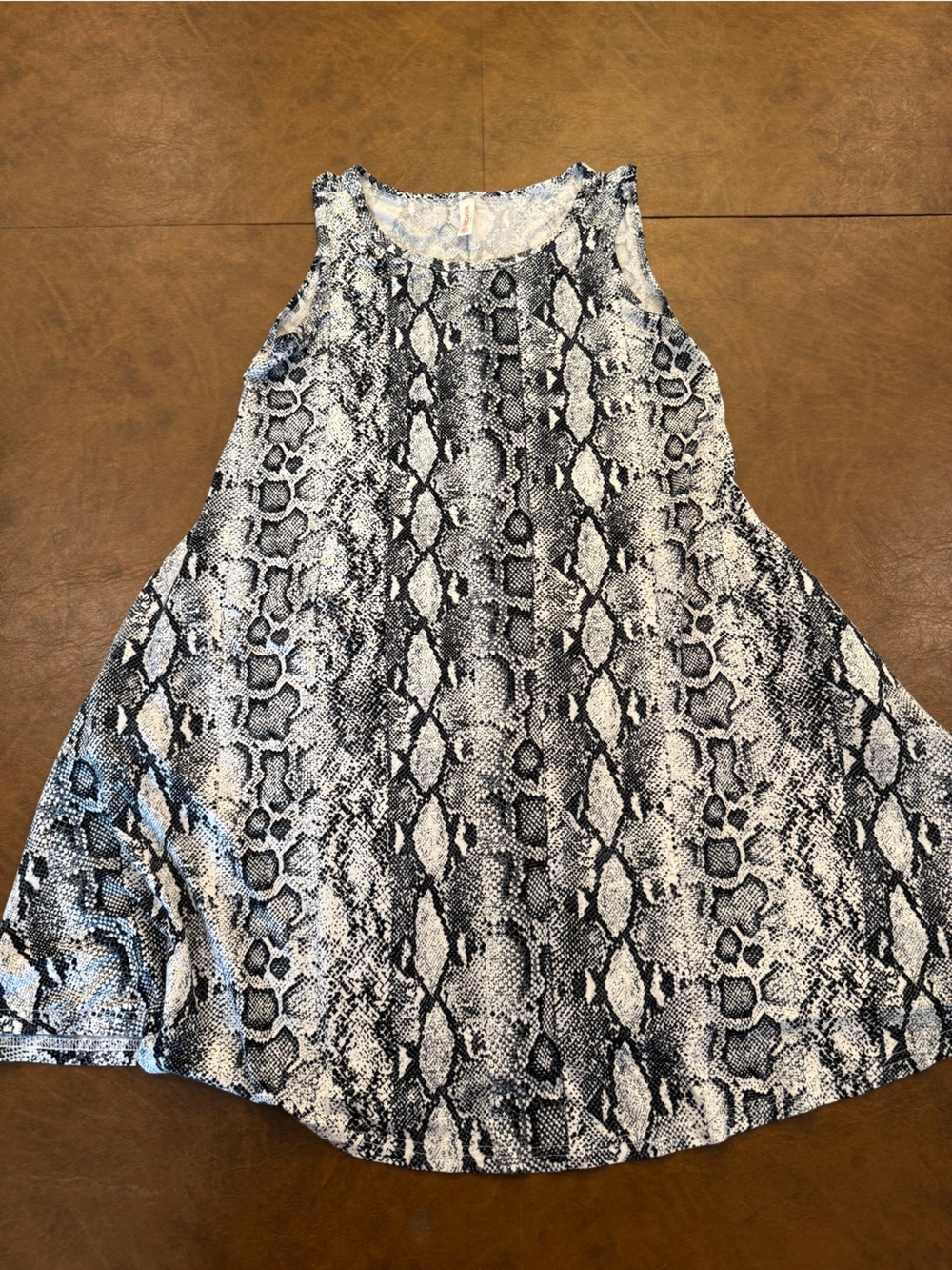 WEACZZY Snakeskin Print Sleeveless Tunic Dress with Pockets Women’s Small